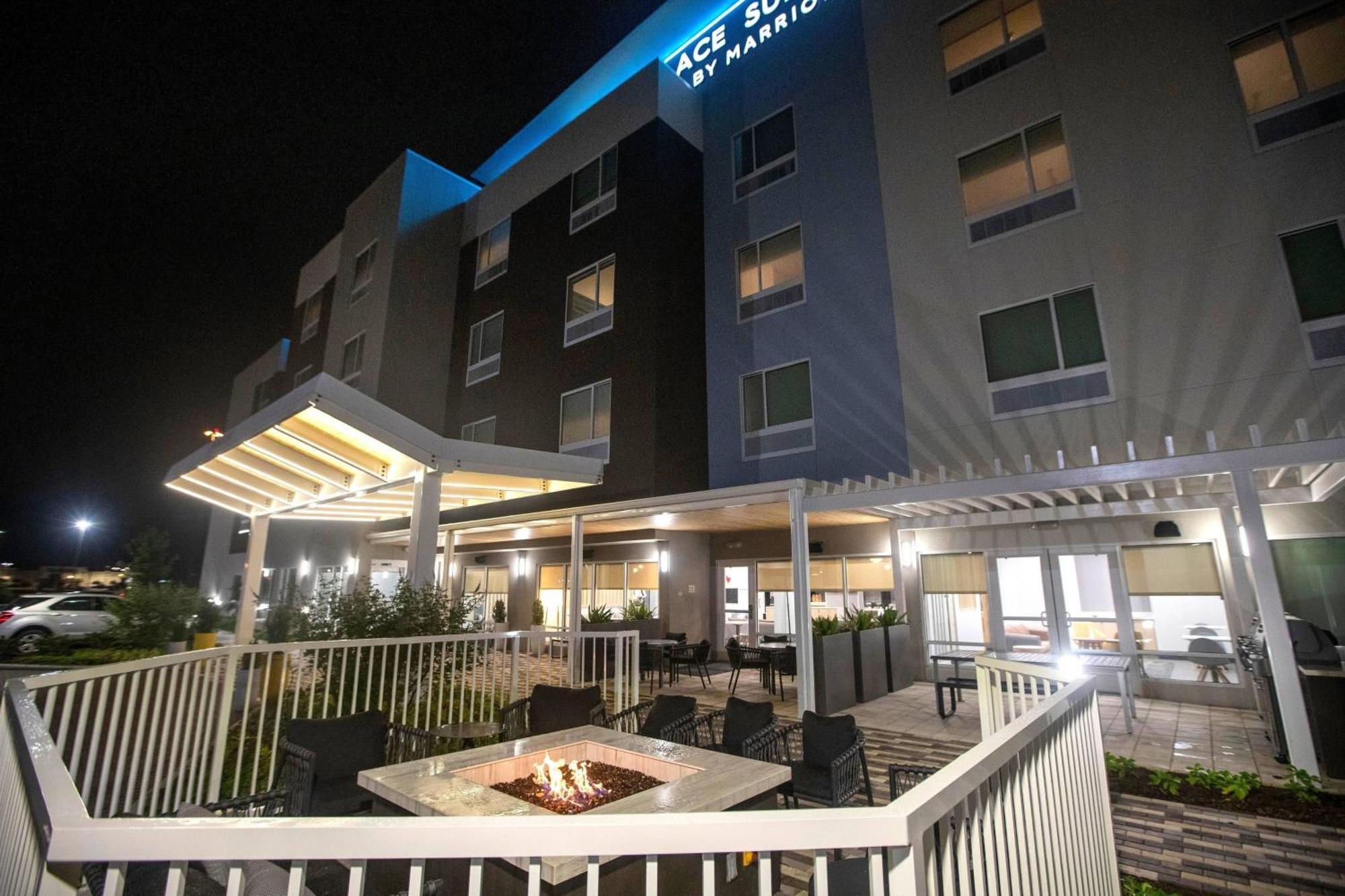 Towneplace Suites By Marriott Conroe Ngoại thất bức ảnh